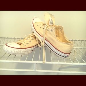 Women’s size 9 Converse All Star